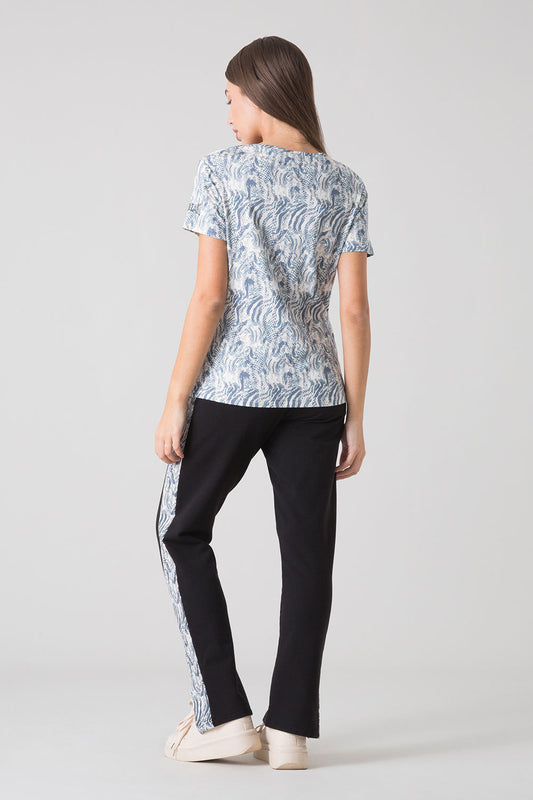 STAY WILD T-SHIRT ANIMALIER CON SCOLLO A V