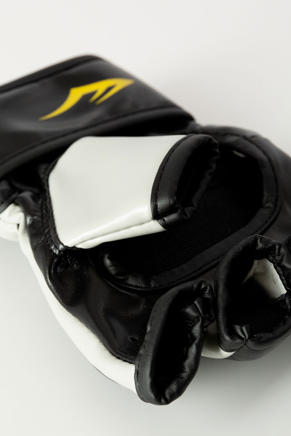 GUANTINI DA ALLENAMENTO MODELLO EVERSTRIKE NERO/GRIGIO