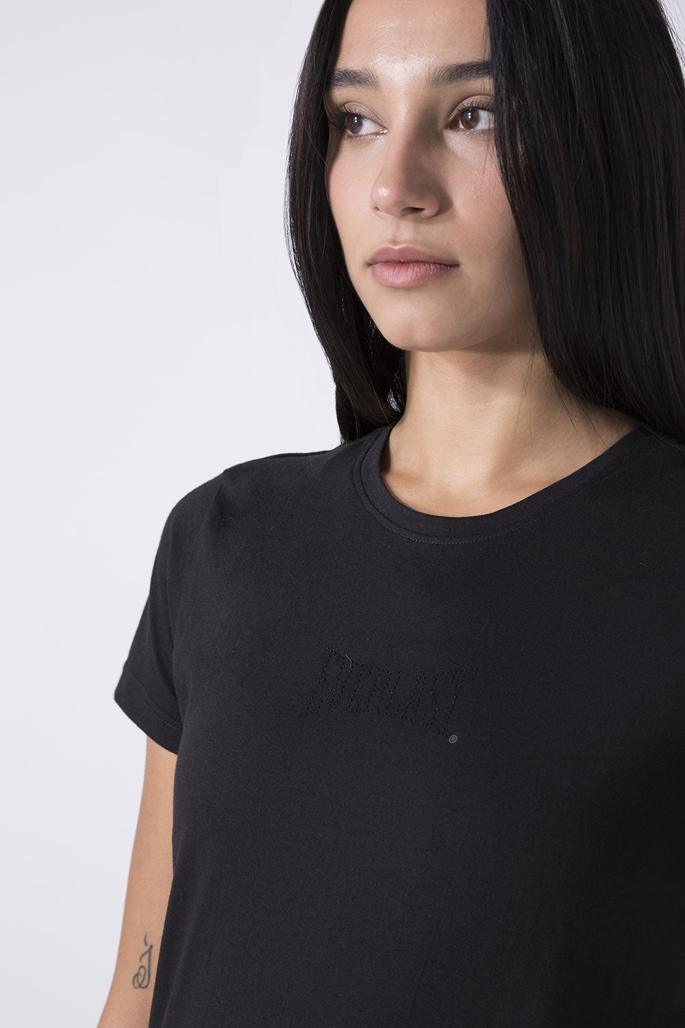 BASIC T-SHIRT CON LOGO STRASS