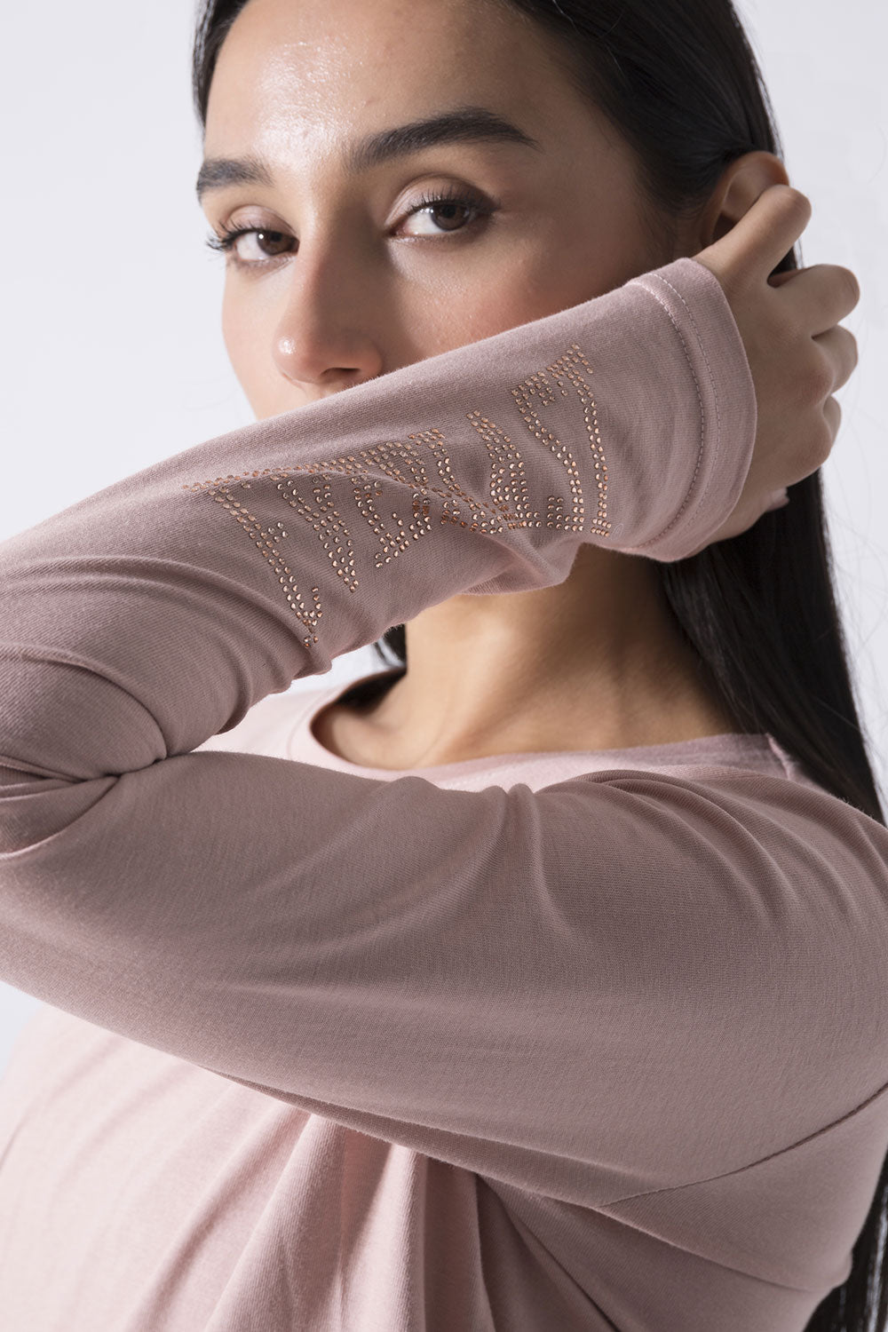 BASIC LONG-SLEEVED RHINESTONE TOP