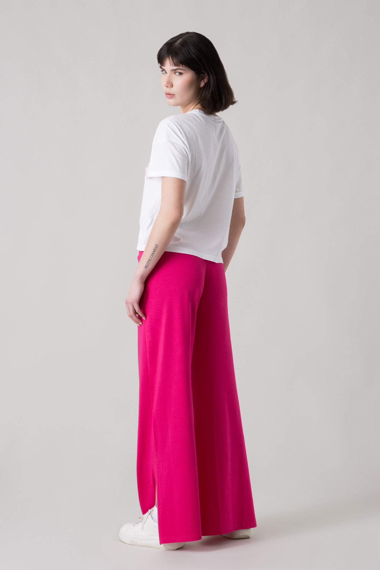 BASIC T-SHIRT WITH LOGO