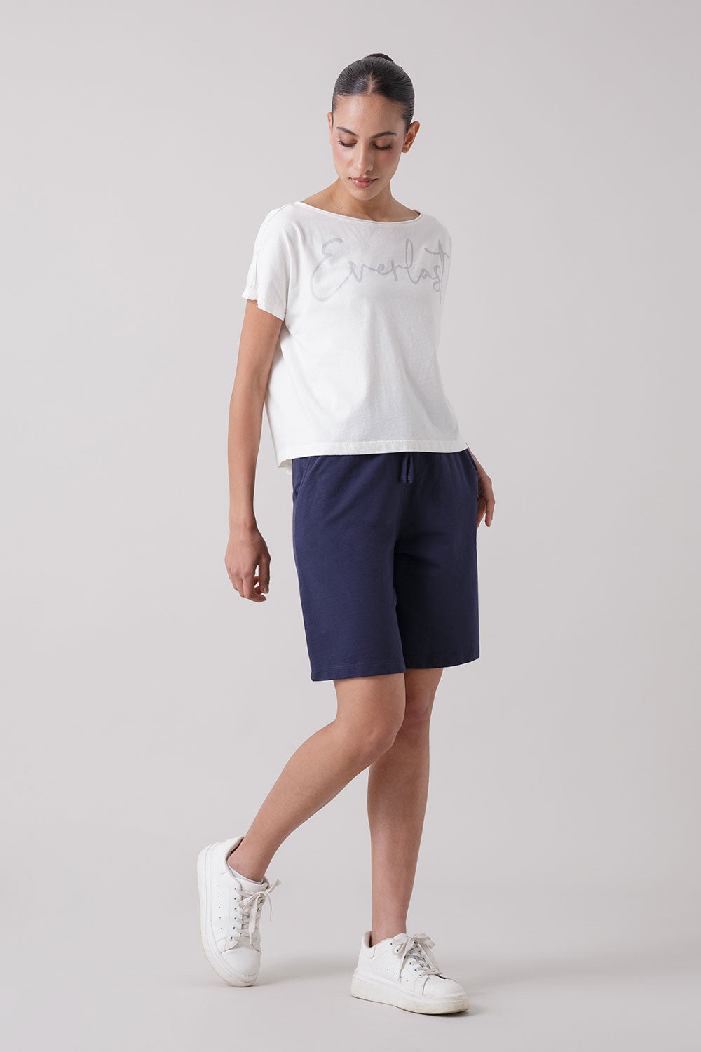 TREATMENT T-SHIRT CON SCOLLO A BARCA CON LOGO