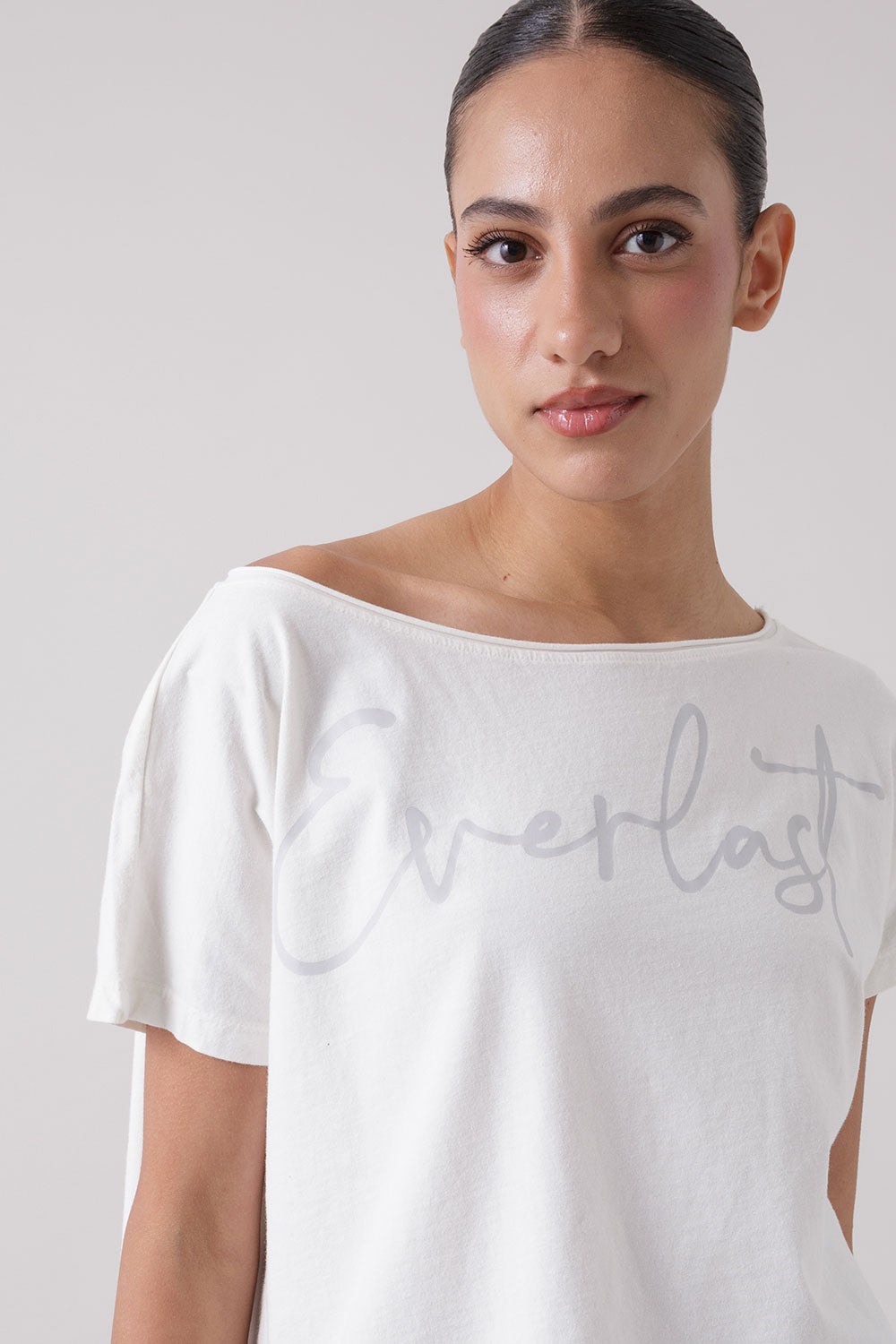 TREATMENT T-SHIRT CON SCOLLO A BARCA CON LOGO