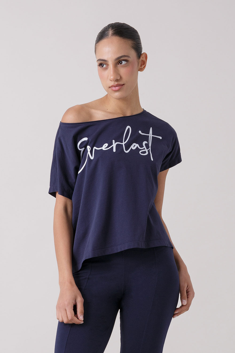 TREATMENT T-SHIRT CON SCOLLO A BARCA CON LOGO