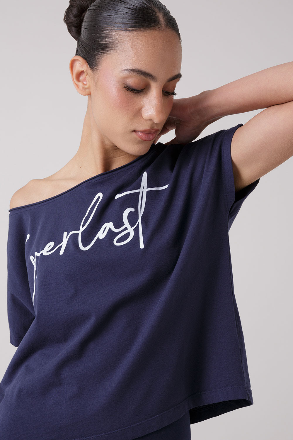 TREATMENT T-SHIRT CON SCOLLO A BARCA CON LOGO