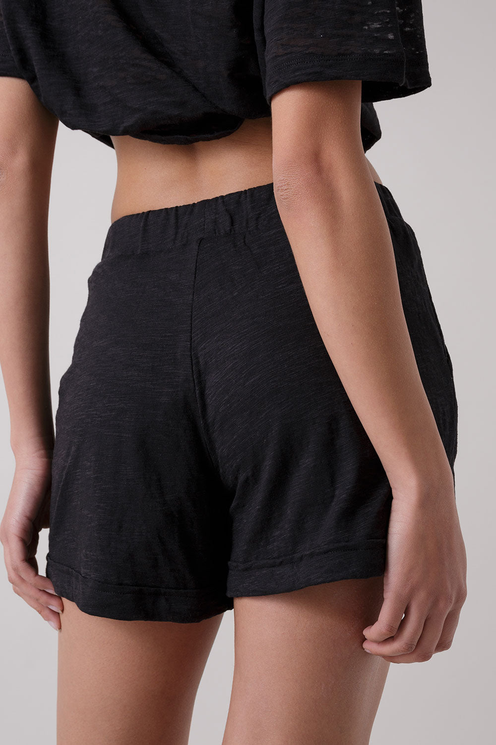 ACTIVE SHORTS IN DEVORE'