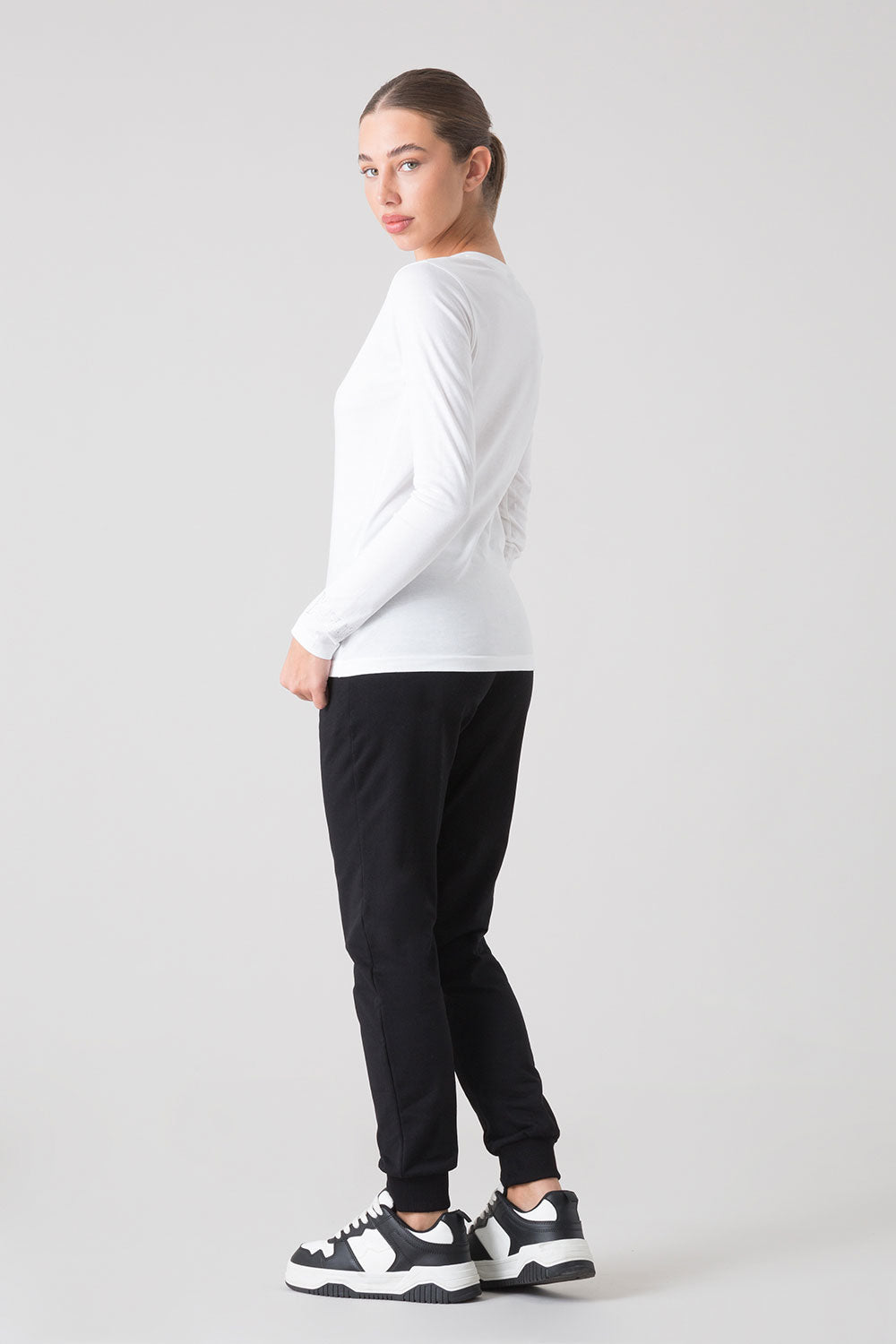BASIC LONG-SLEEVE T-SHIRT