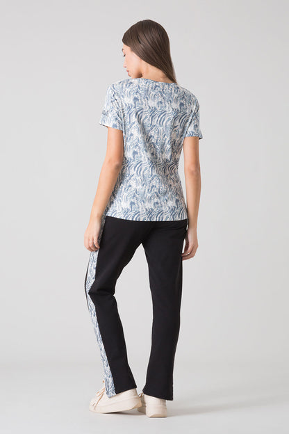 STAY WILD T-SHIRT ANIMALIER CON SCOLLO A V