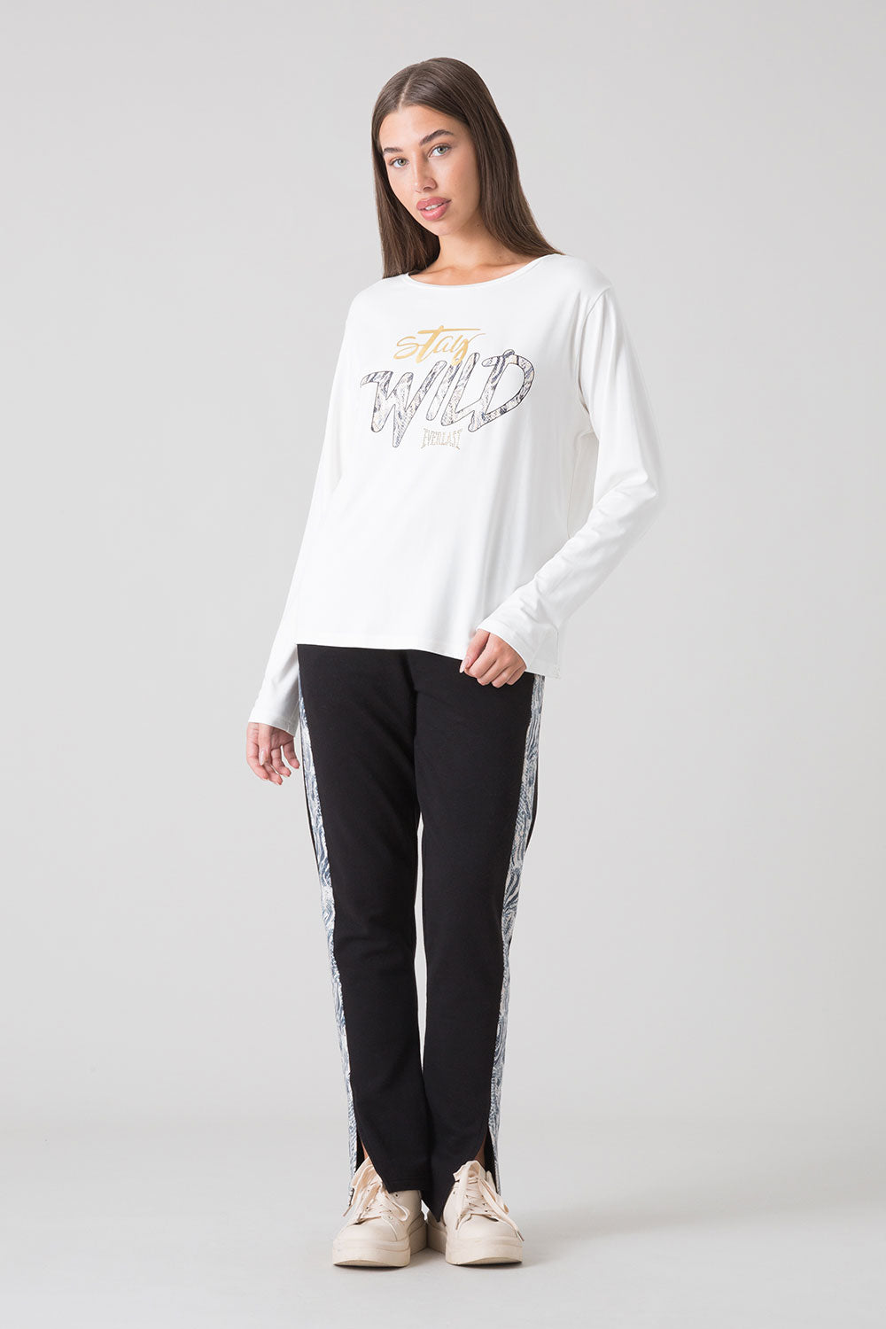 STAY WILD T-SHIRT A MANICHE LUNGHE CON GRAFICA