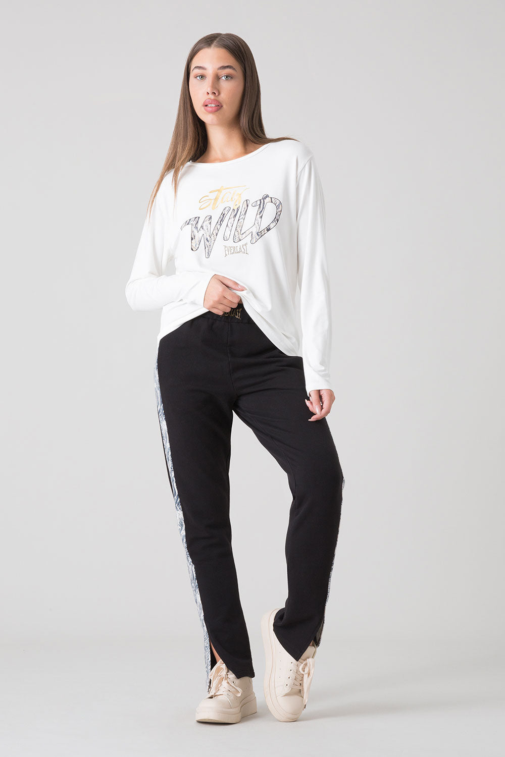 STAY WILD T-SHIRT A MANICHE LUNGHE CON GRAFICA