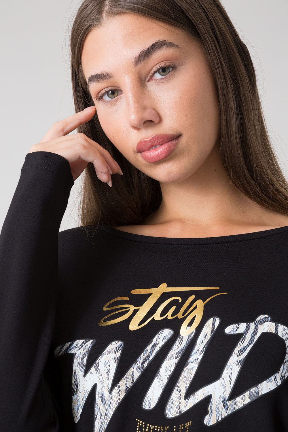 STAY WILD T-SHIRT A MANICHE LUNGHE CON GRAFICA