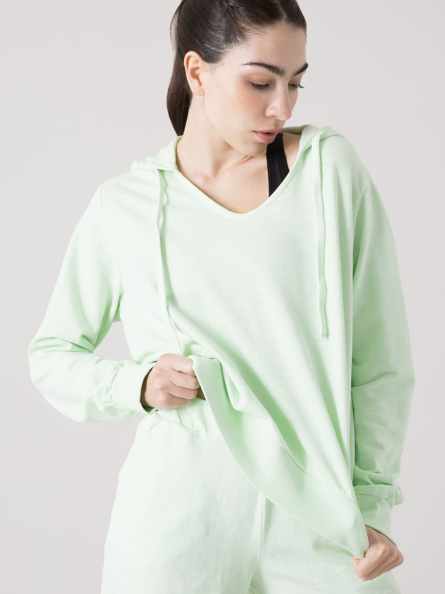 FELPA DONNA EVERLAST CON CAPPUCCIO E SCOLLO AMPIO IN TESSUTO FELPATO