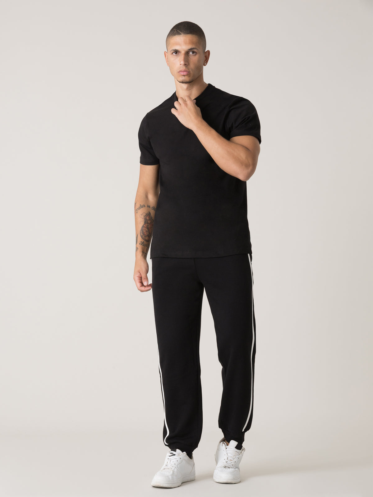 Item image: 41M211J29 Color: 2000