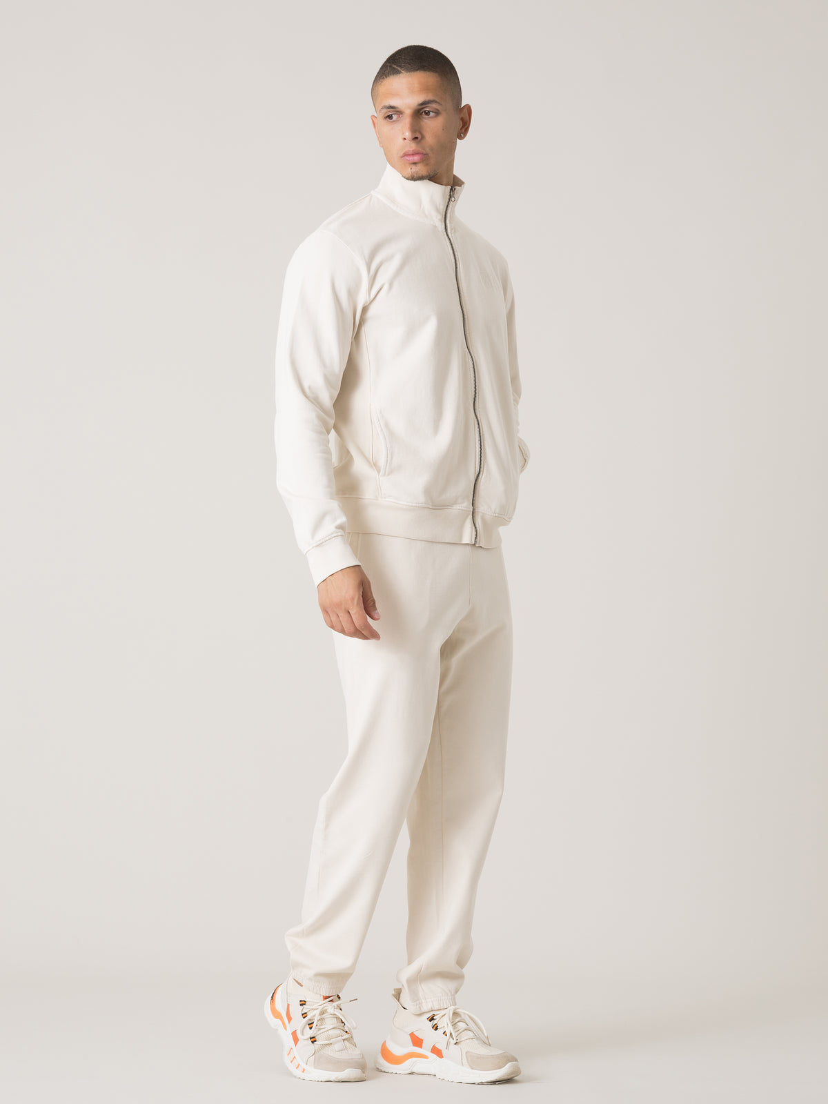 Item image: 41M236F27 Color: 1F00