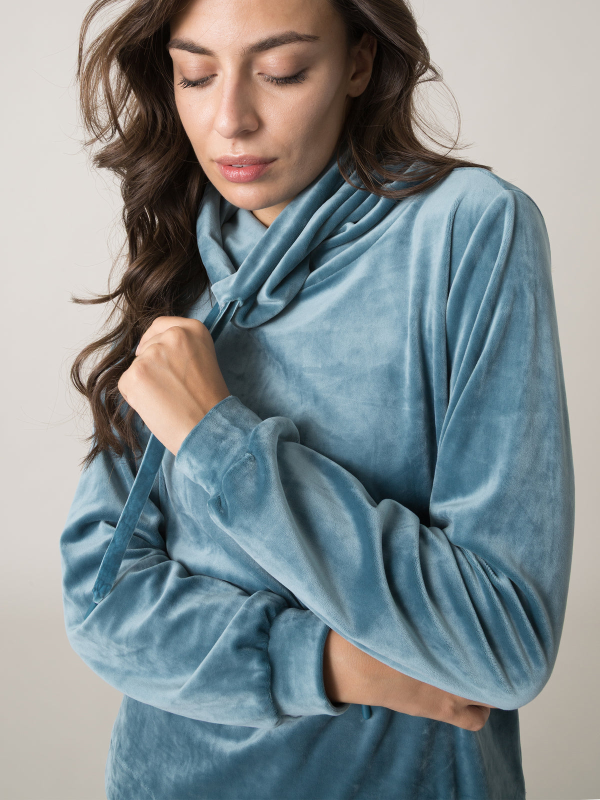 Item image: 41W565E82 Color: 9V00