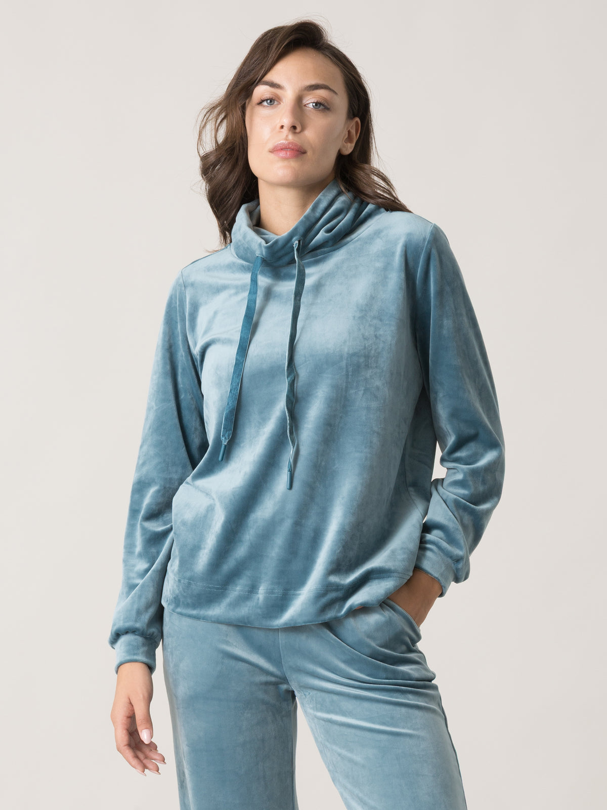 Item image: 41W565E82 Color: 9V00
