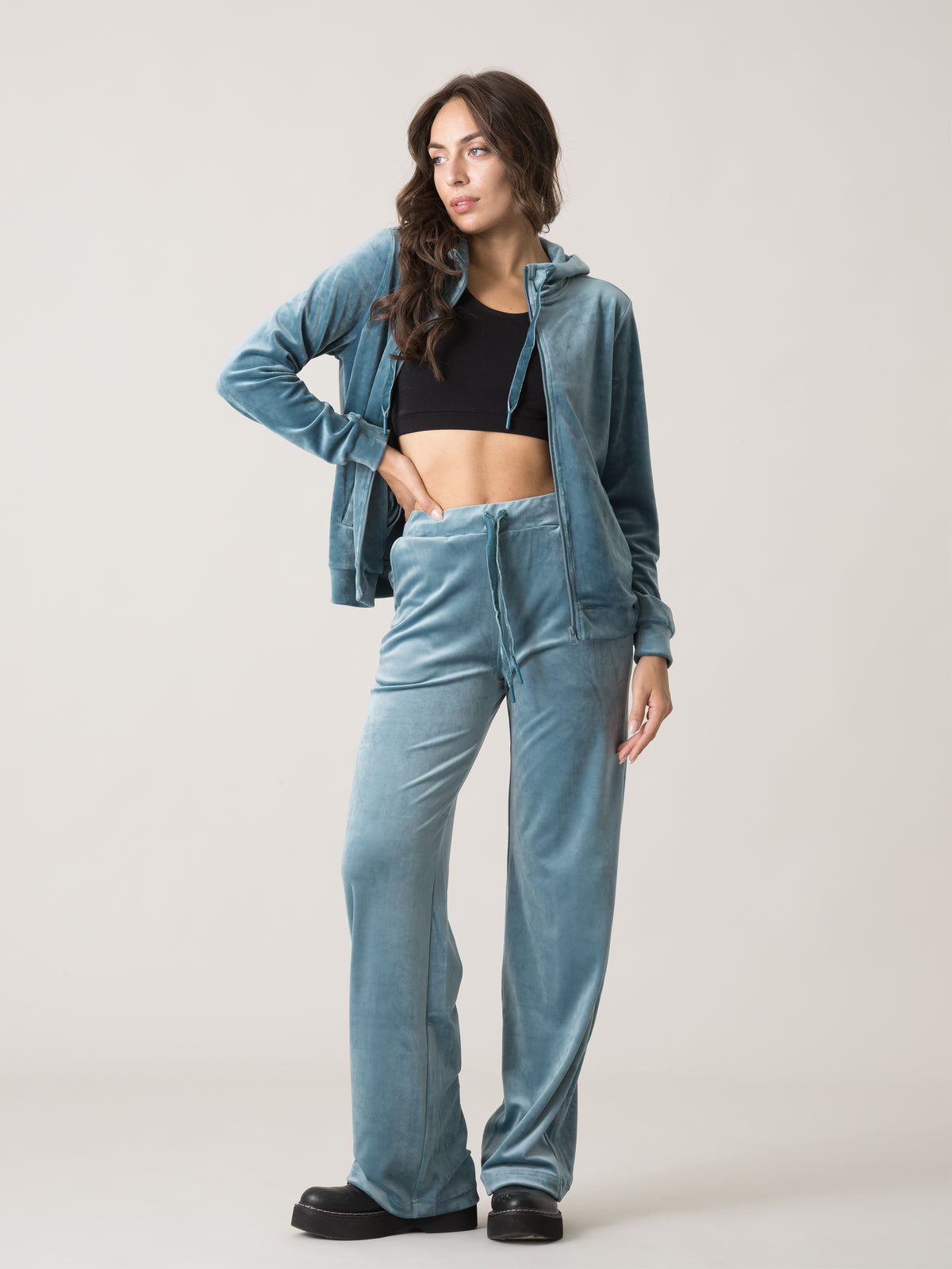 Item image: 41W567E82 Color: 9V00
