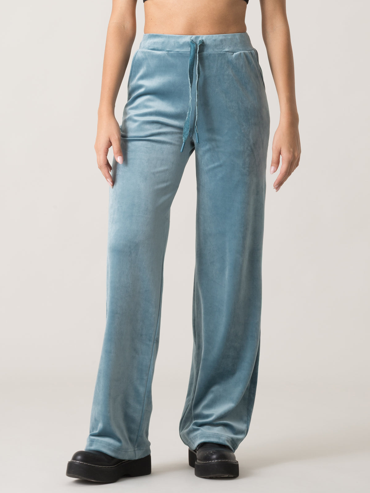 Item image: 41W567E82 Color: 9V00