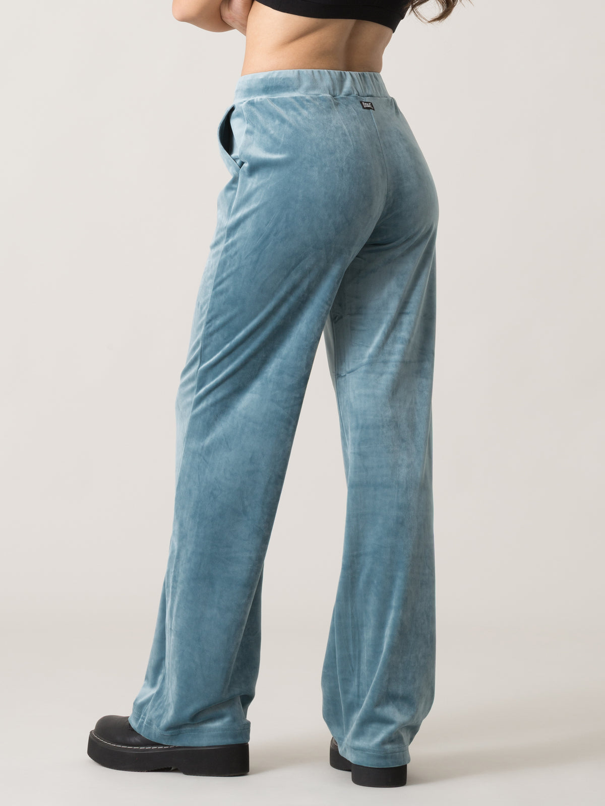 Item image: 41W567E82 Color: 9V00